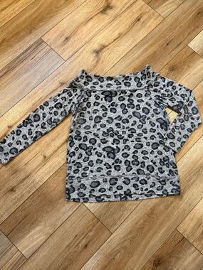 Gibson Gray Leopard Off-Shoulder Knit Sweater